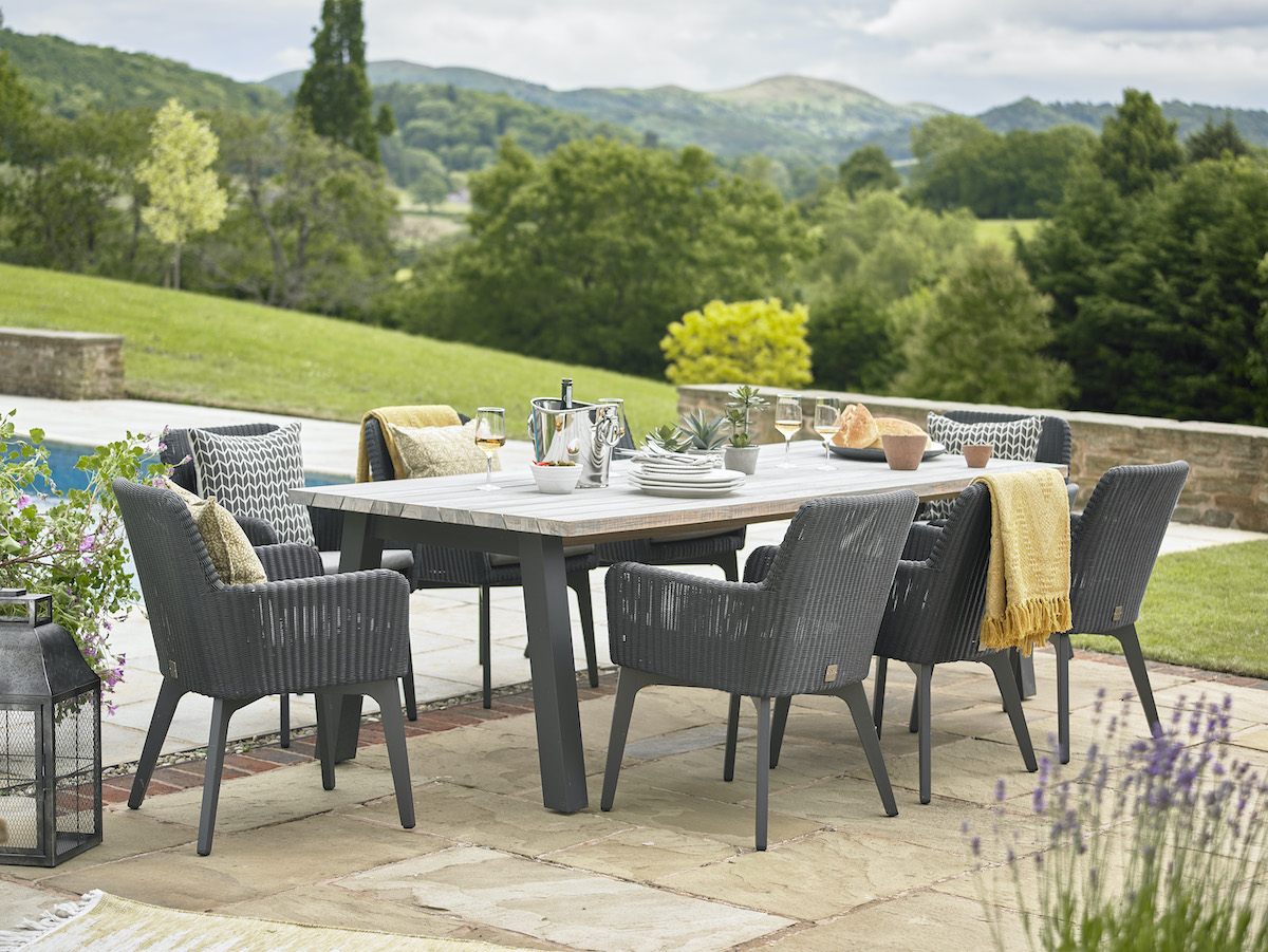 Derby teak table with Lisboa anthracite chairs